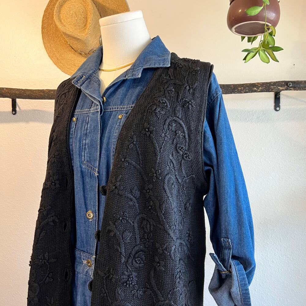 Vintage 90s Black Floral Embroidered Button Front Sweater Vest Size Small